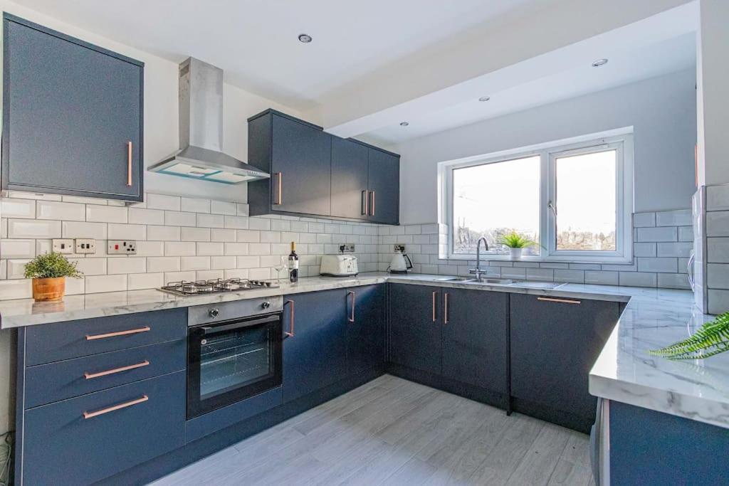 Holiday home New Stylish 5bd, 5min From Town *